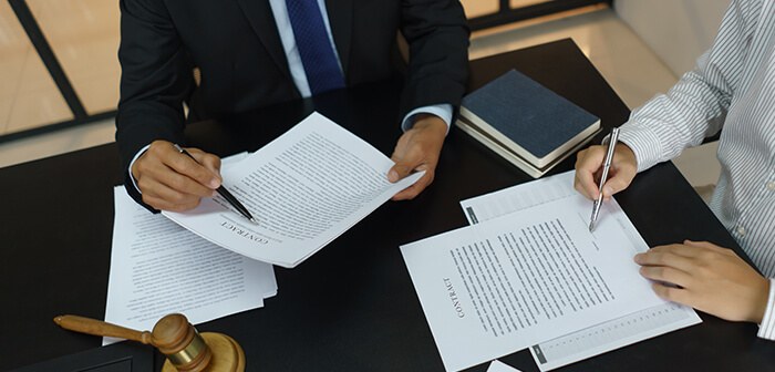 Firma de contratos comerciales